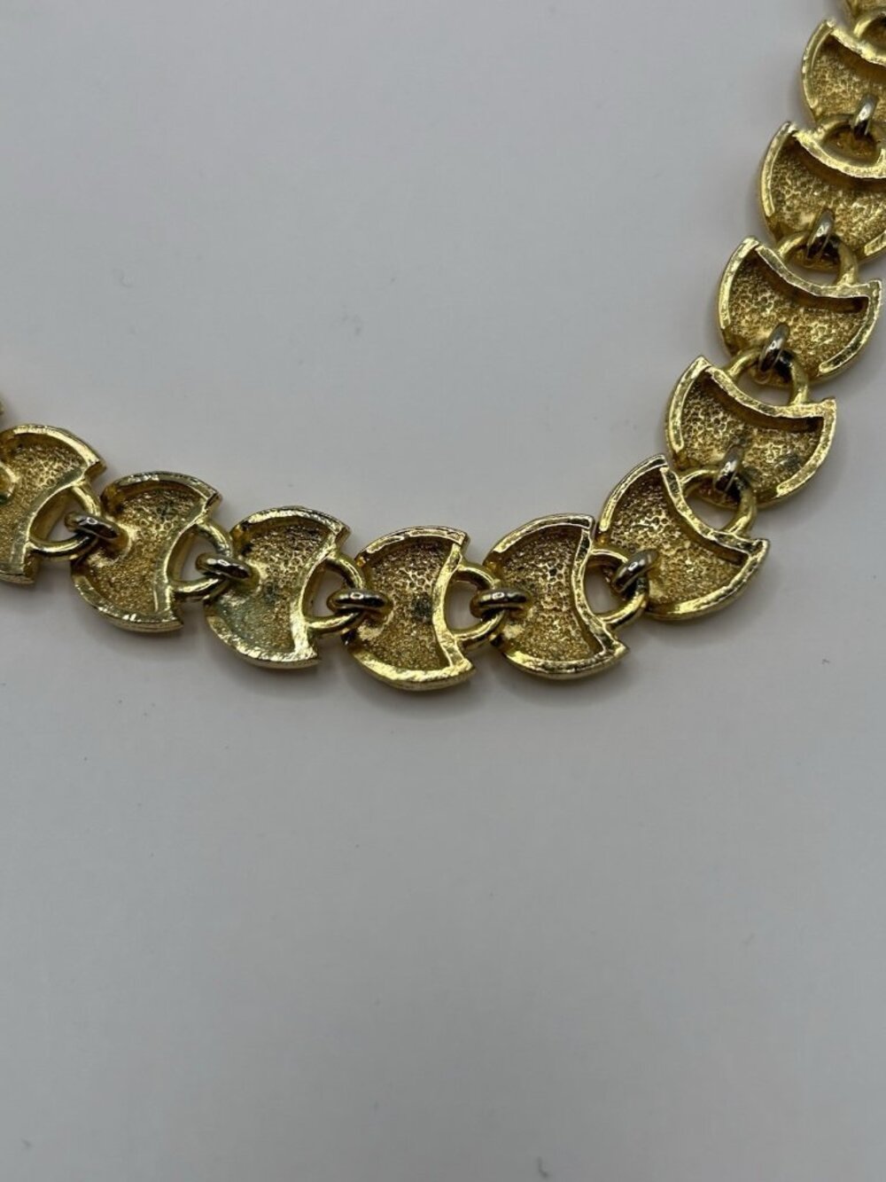 Vintage Necklace Gold Tone Chunky Crescent Link 18” Statement Jewelry Retro MCM - Picture 8 of 13